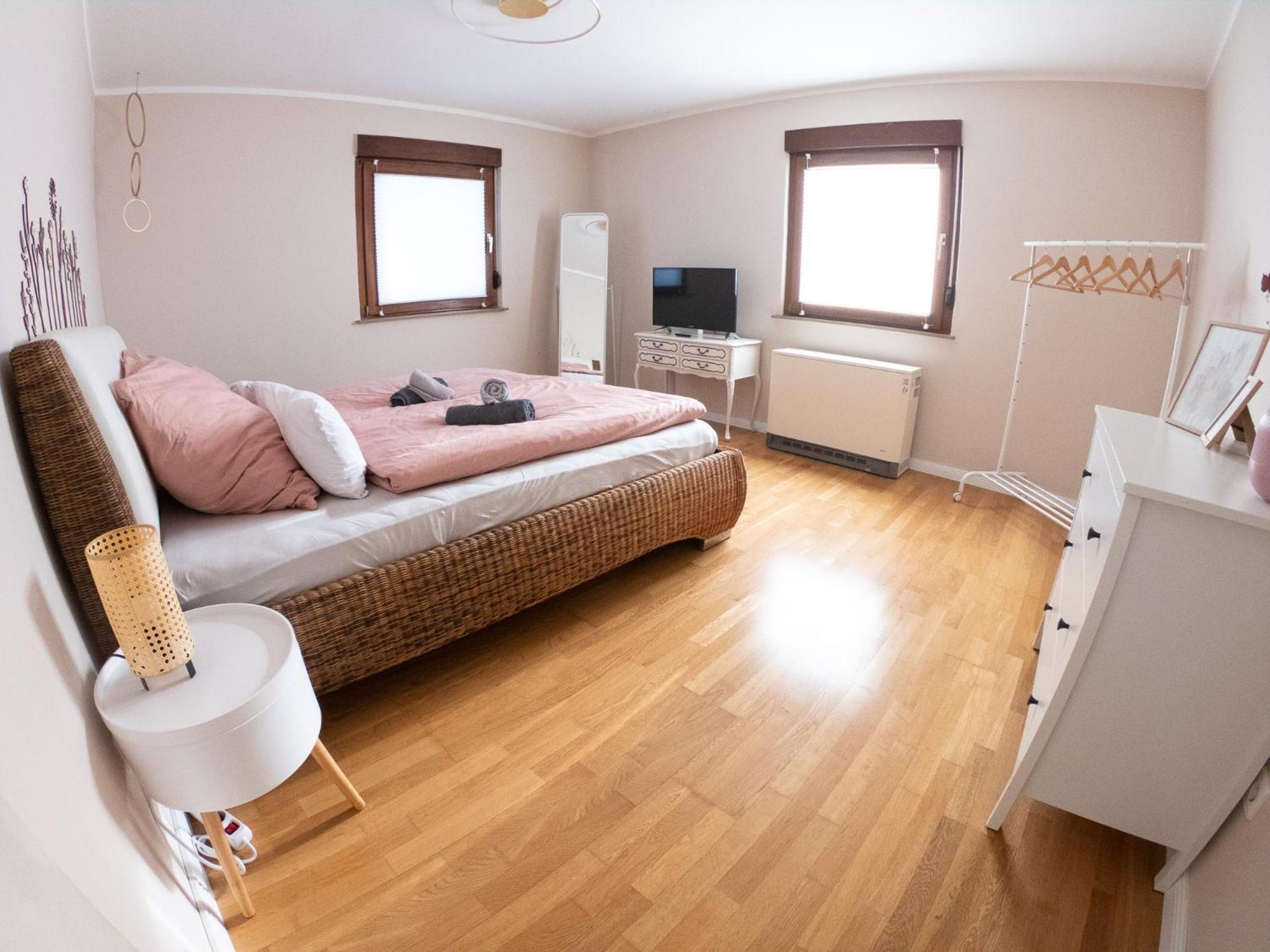 Happybnb Apartment Mit Sonniger Terrasse Lochgau Εξωτερικό φωτογραφία