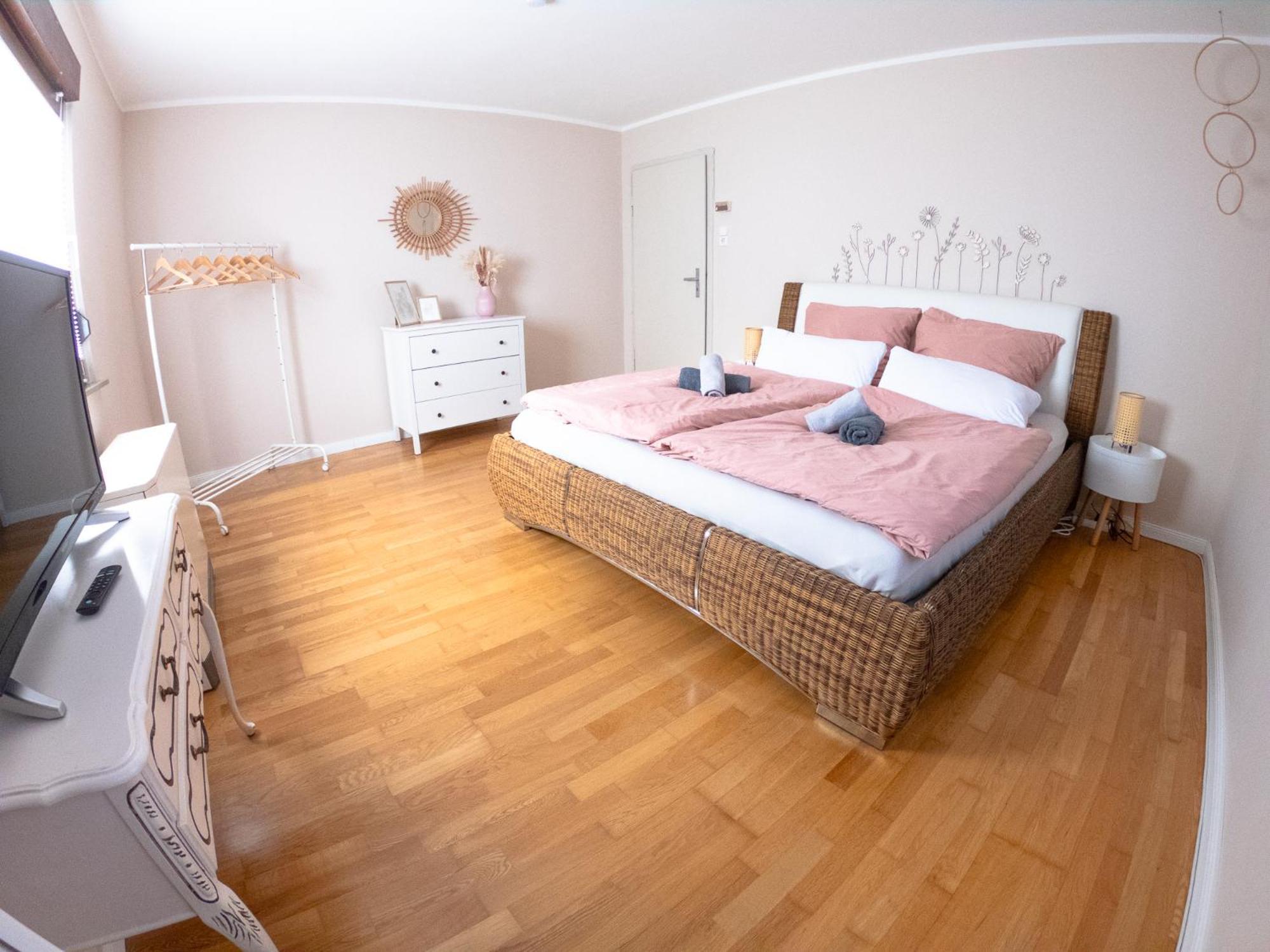 Happybnb Apartment Mit Sonniger Terrasse Lochgau Εξωτερικό φωτογραφία