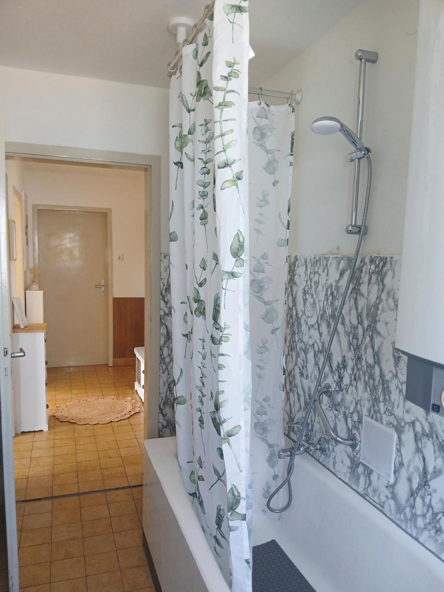 Happybnb Apartment Mit Sonniger Terrasse Lochgau Εξωτερικό φωτογραφία